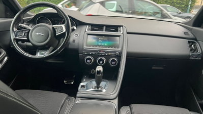 Jaguar E-Pace 2.0D 150 CV AWD aut. R-Dynamic (12)