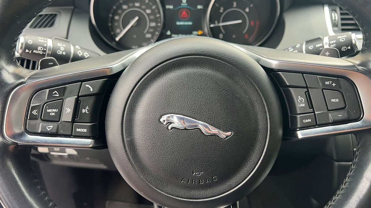 Jaguar E-Pace 2.0D 150 CV AWD aut. R-Dynamic (15)