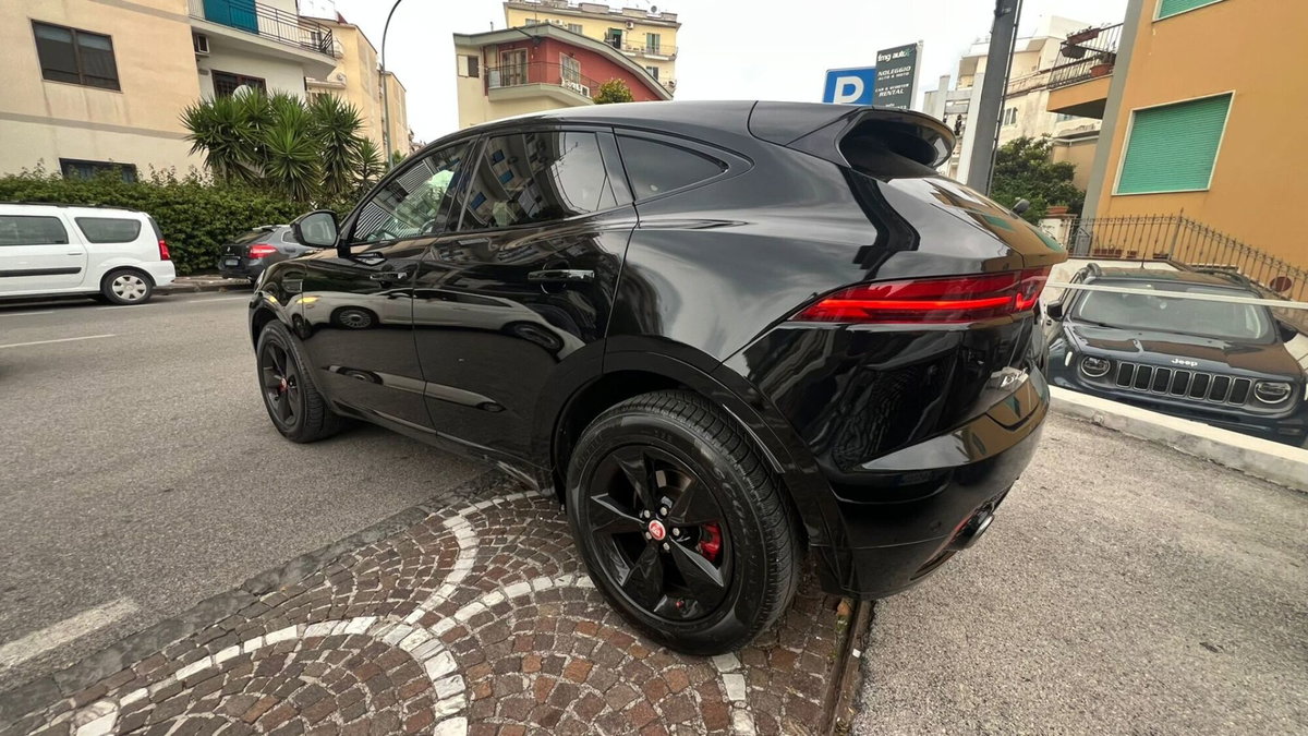 Jaguar E-Pace 2.0D 150 CV AWD aut. R-Dynamic (6)