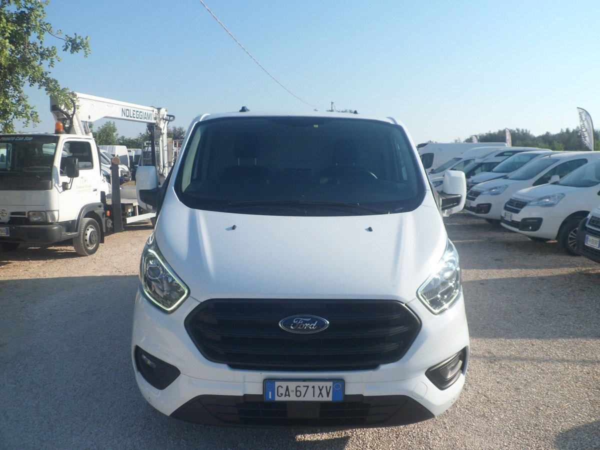 Ford Transit Custom Furgone 340 2.0 EcoBlue 130 PL-DC Furgone Titanium (2)