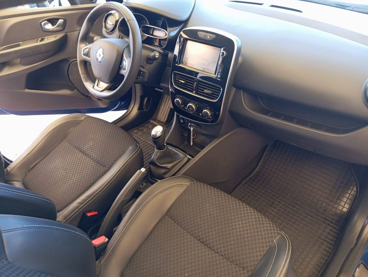 Renault Clio dCi 8V 75 CV 5 porte Moschino Life (10)