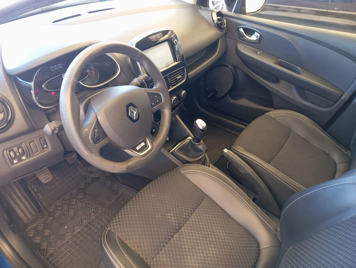 Renault Clio dCi 8V 75 CV 5 porte Moschino Life (11)