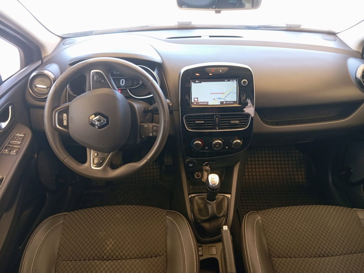 Renault Clio dCi 8V 75 CV 5 porte Moschino Life (18)