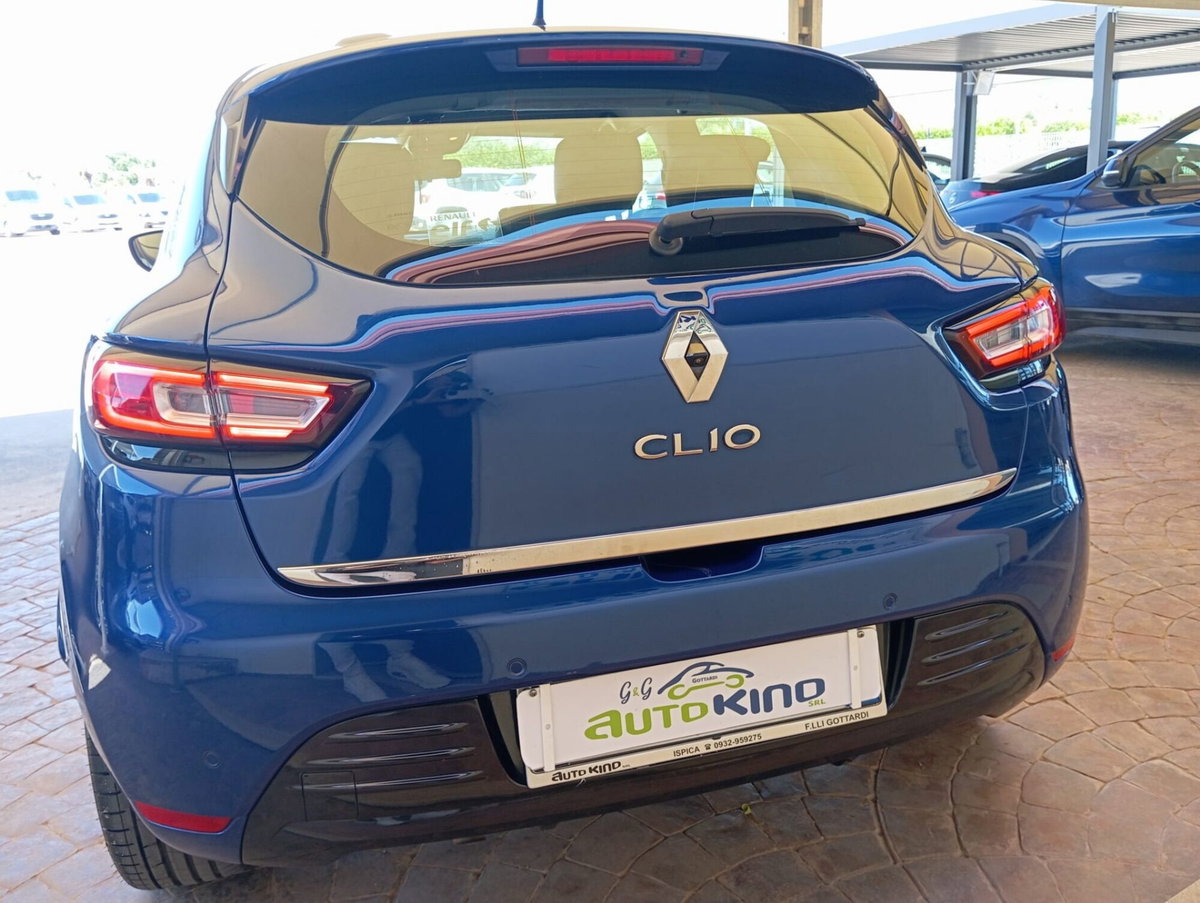 Renault Clio dCi 8V 75 CV 5 porte Moschino Life (4)