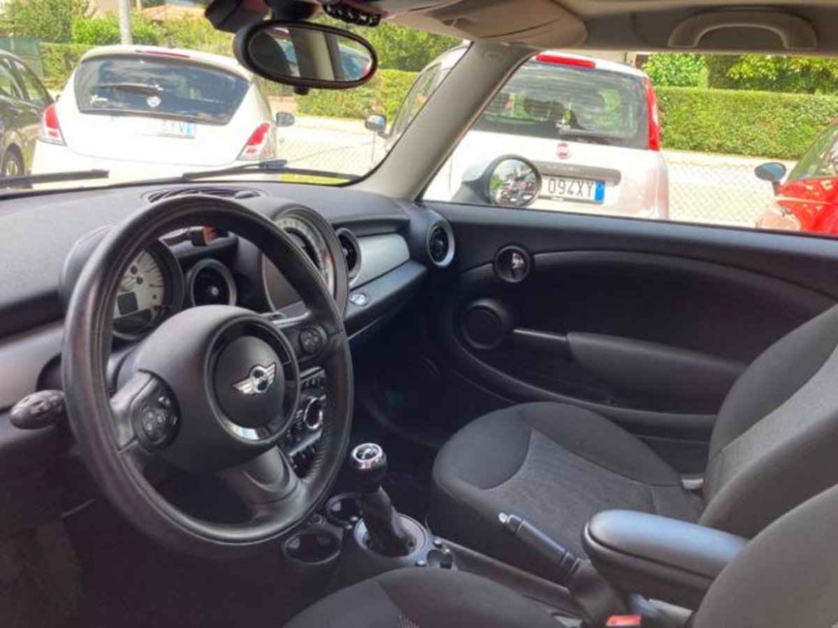 MINI Mini 1.6 16V Cooper (10)