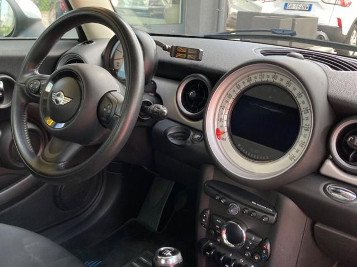 MINI Mini 1.6 16V Cooper (14)