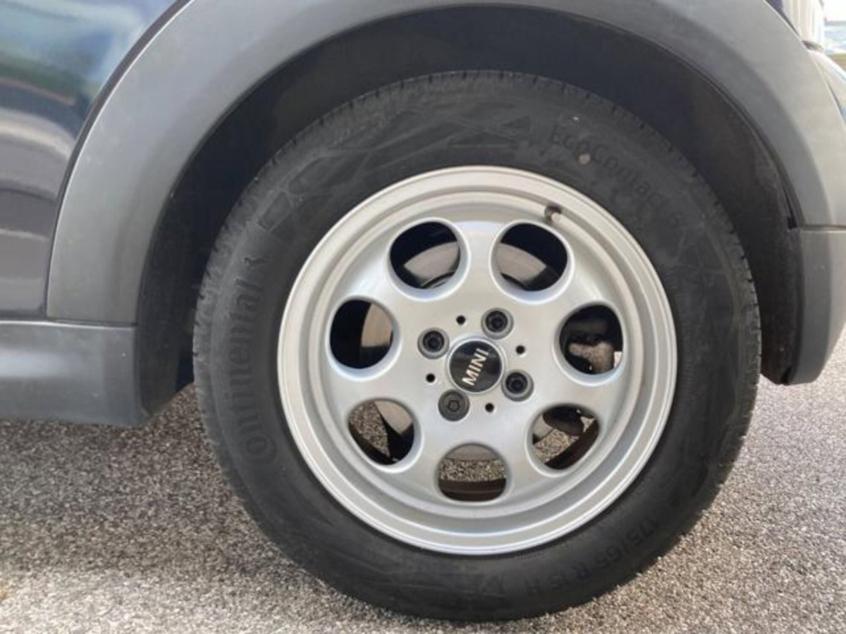 MINI Mini 1.6 16V Cooper (8)