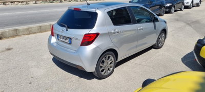 Toyota Yaris 1.D-4D 5 porte Lounge (2)
