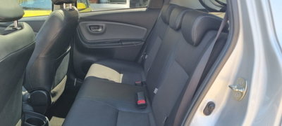 Toyota Yaris 1.D-4D 5 porte Lounge (5)