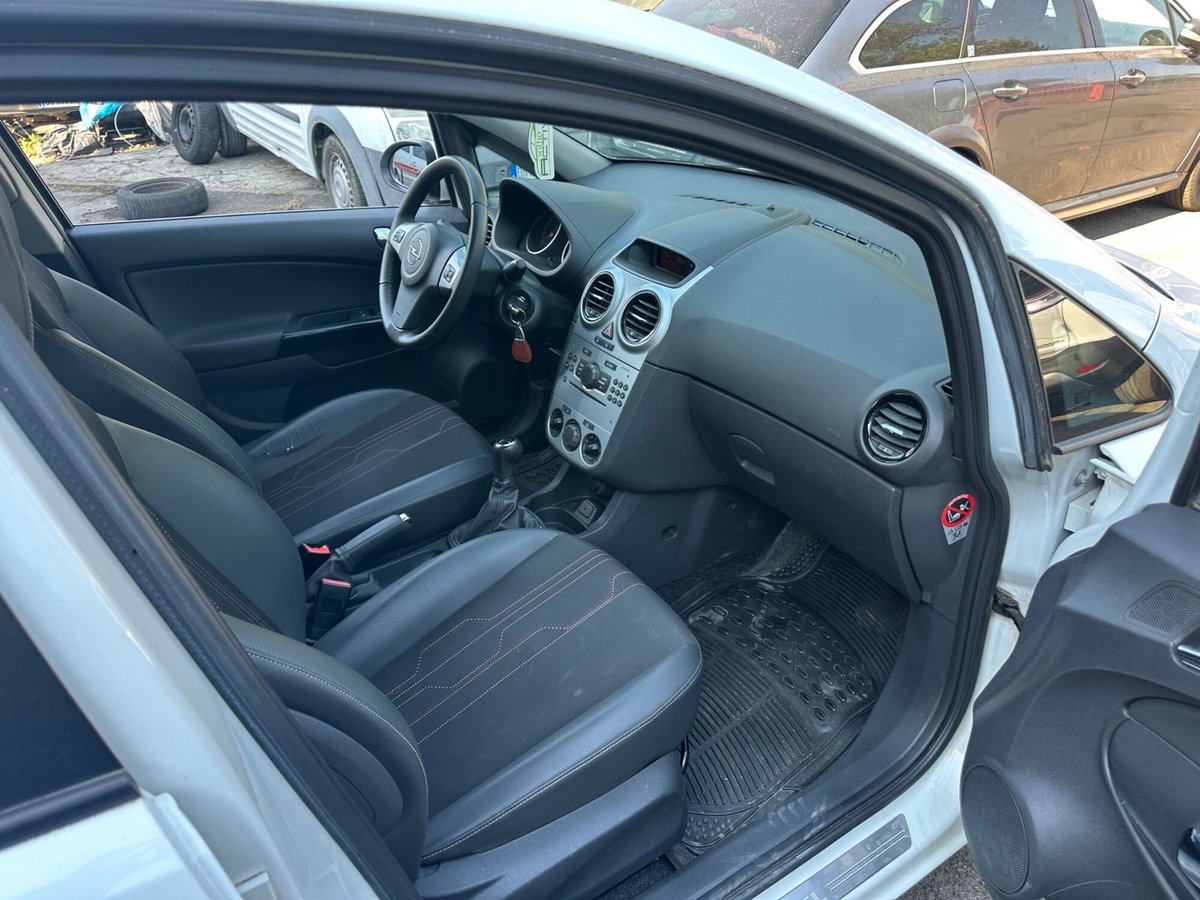 Opel Corsa 1.2 5 porte Elective (15)