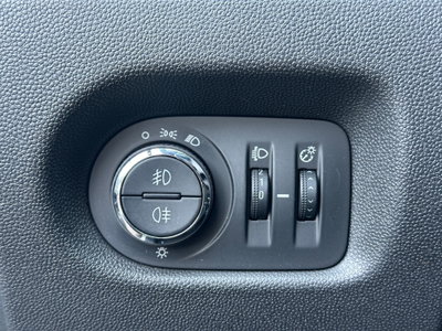 Opel Corsa 1.2 5 porte Elective (18)