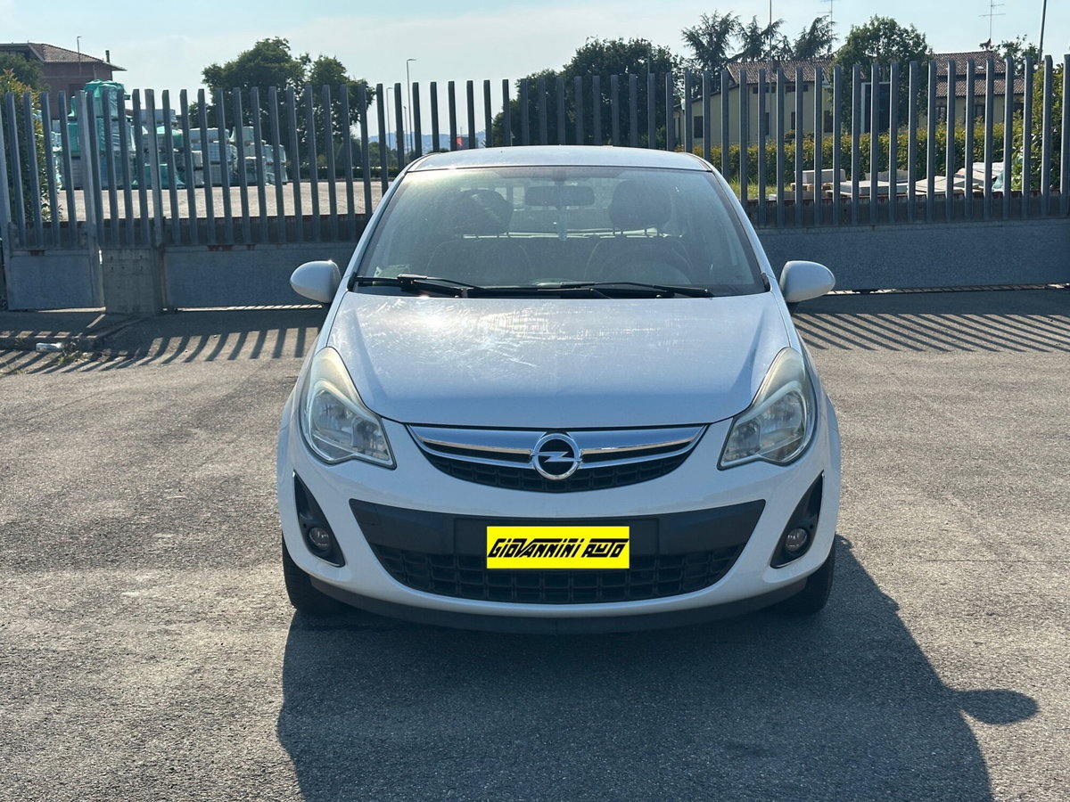 Opel Corsa 1.2 5 porte Elective (2)