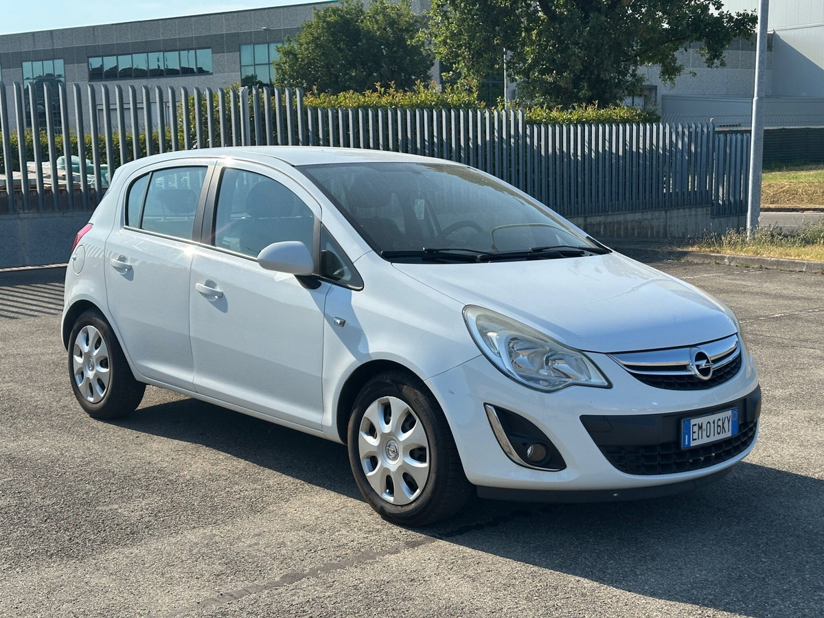 Opel Corsa 1.2 5 porte Elective (3)