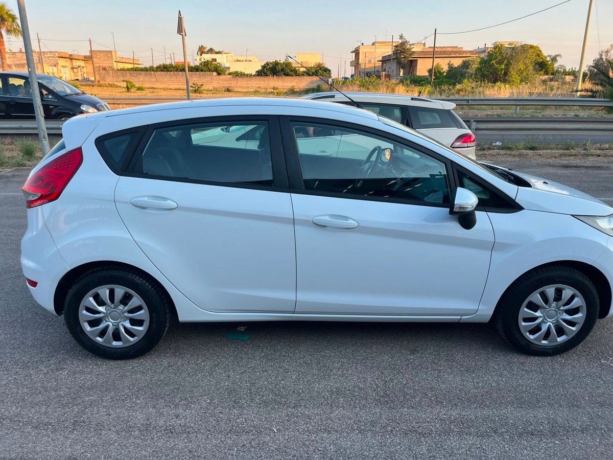 Ford Fiesta 1.2 82 CV 5 porte Titanium (4)