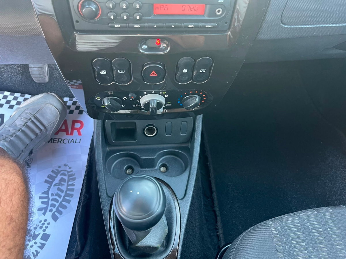 Dacia Duster 1.5 dCi 90CV 4x2 Lauréate (14)