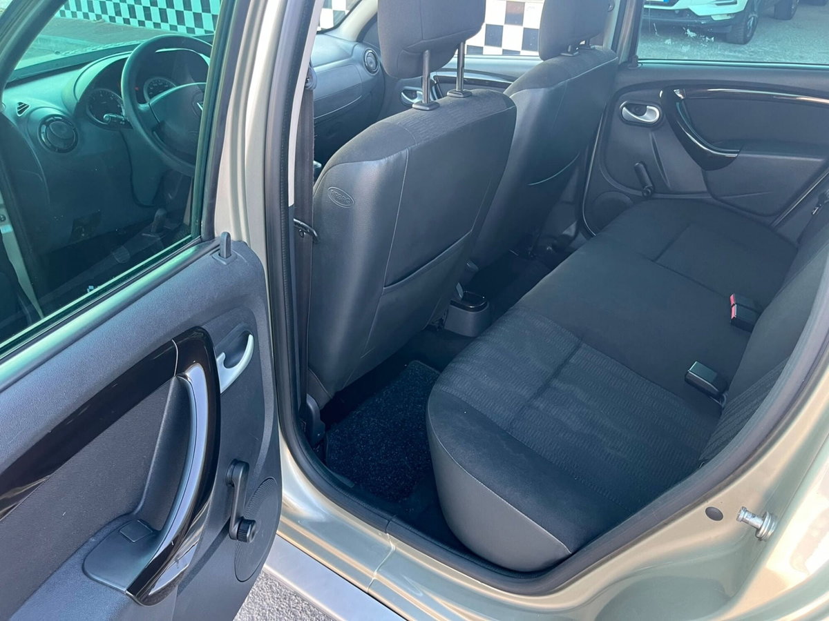 Dacia Duster 1.5 dCi 90CV 4x2 Lauréate (15)