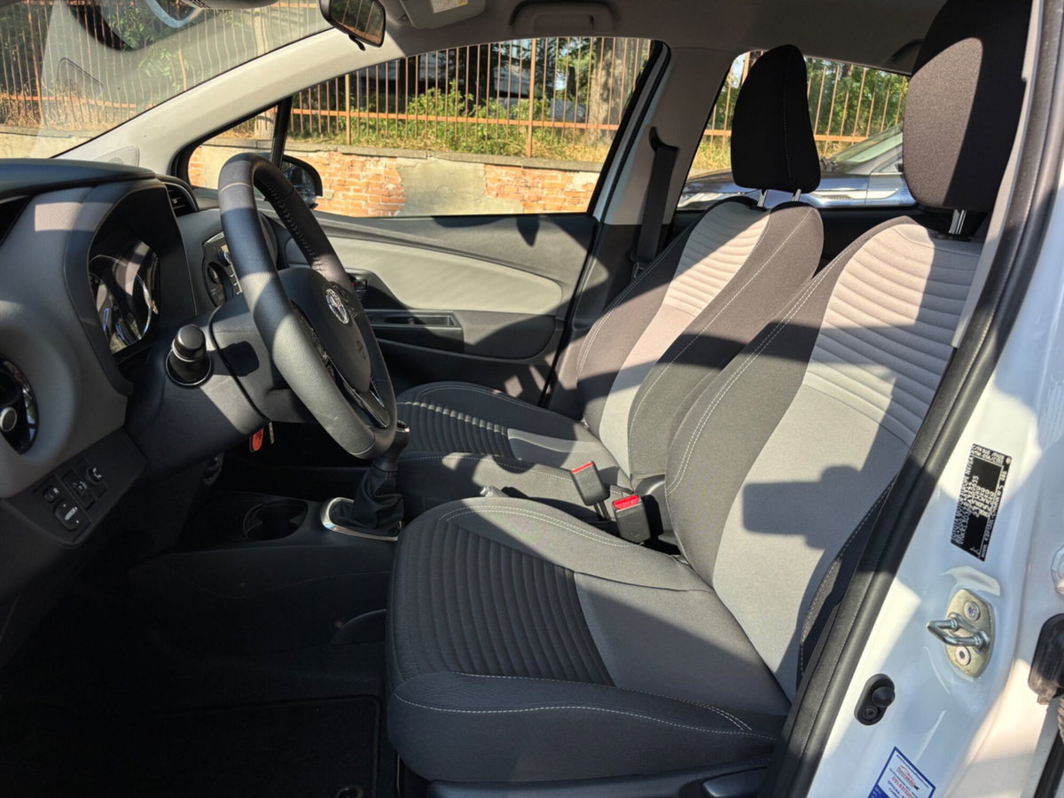 Toyota Yaris 1.0 5 porte Active (10)