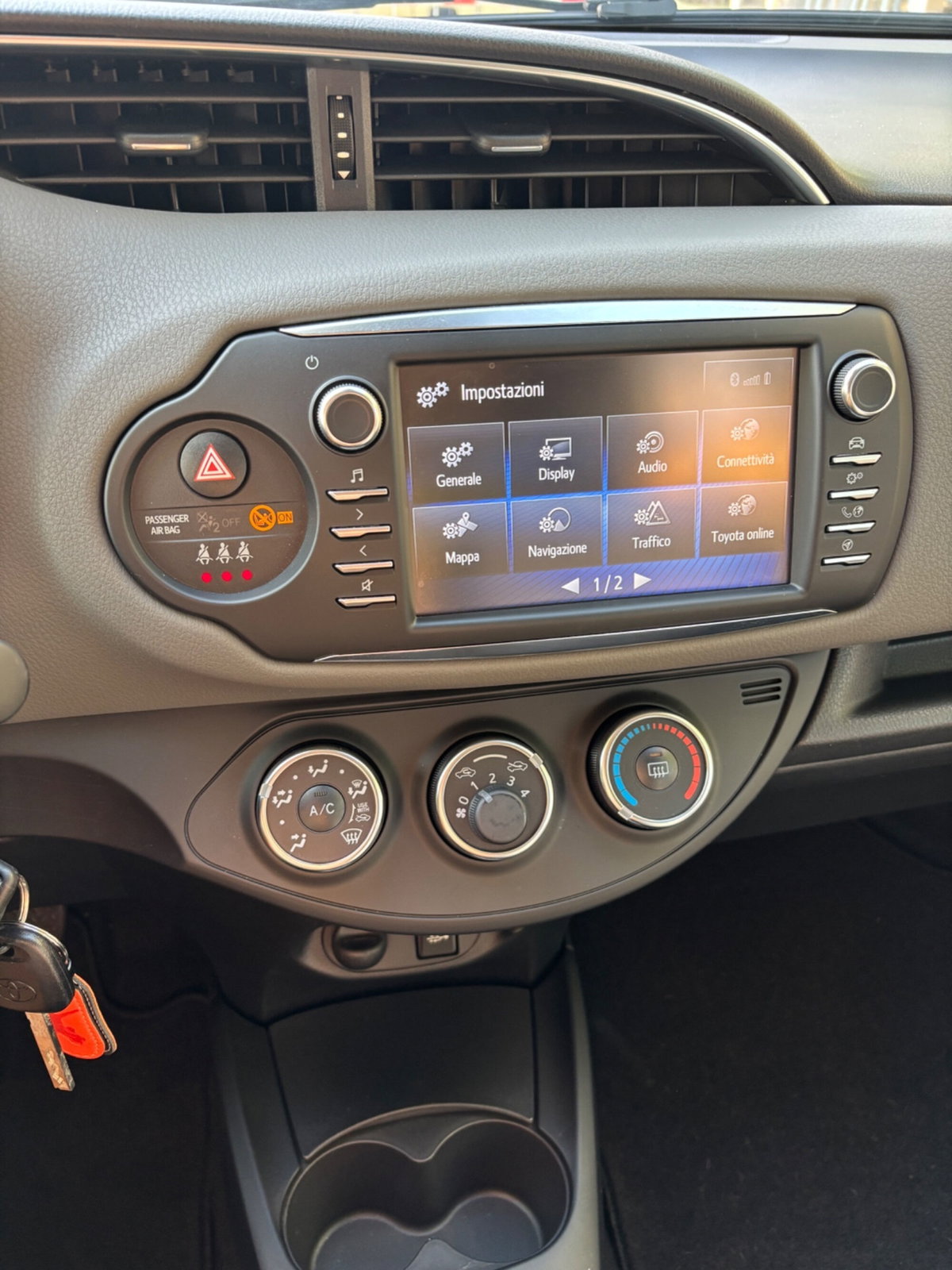 Toyota Yaris 1.0 5 porte Active (15)
