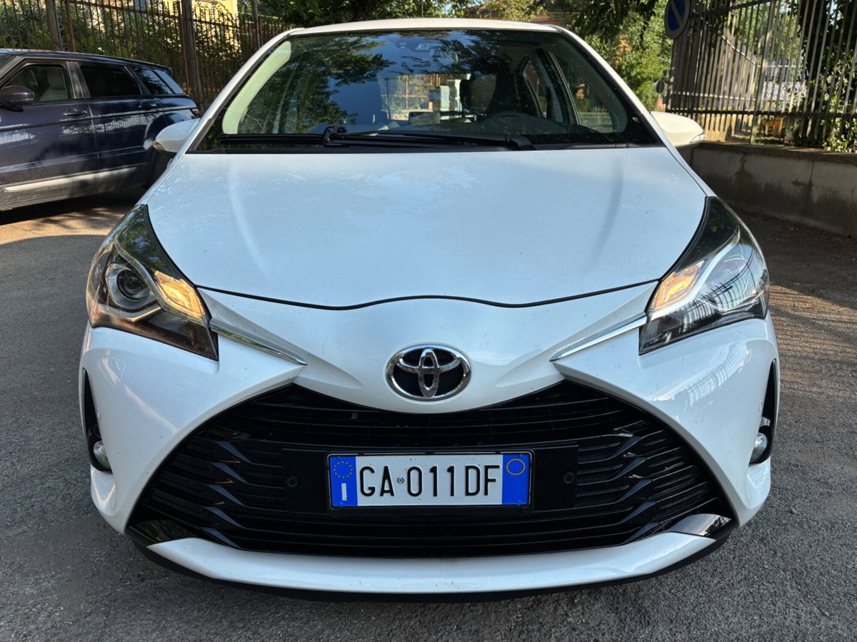 Toyota Yaris 1.0 5 porte Active (2)