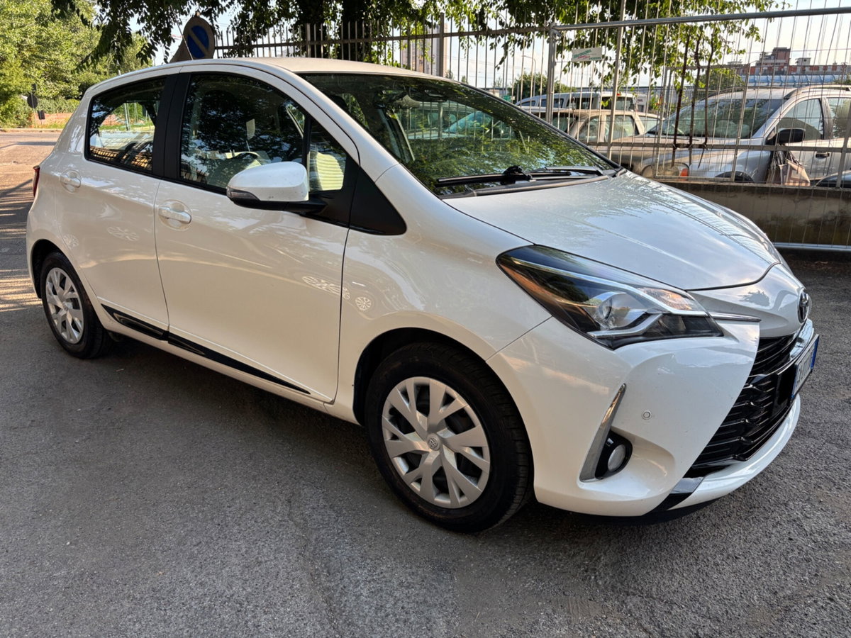 Toyota Yaris 1.0 5 porte Active (4)