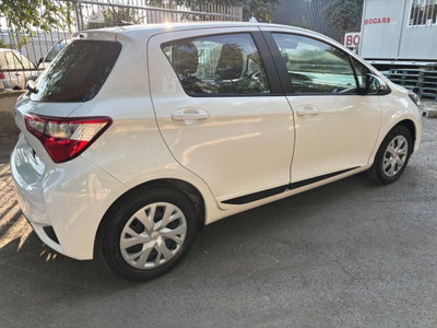 Toyota Yaris 1.0 5 porte Active (5)