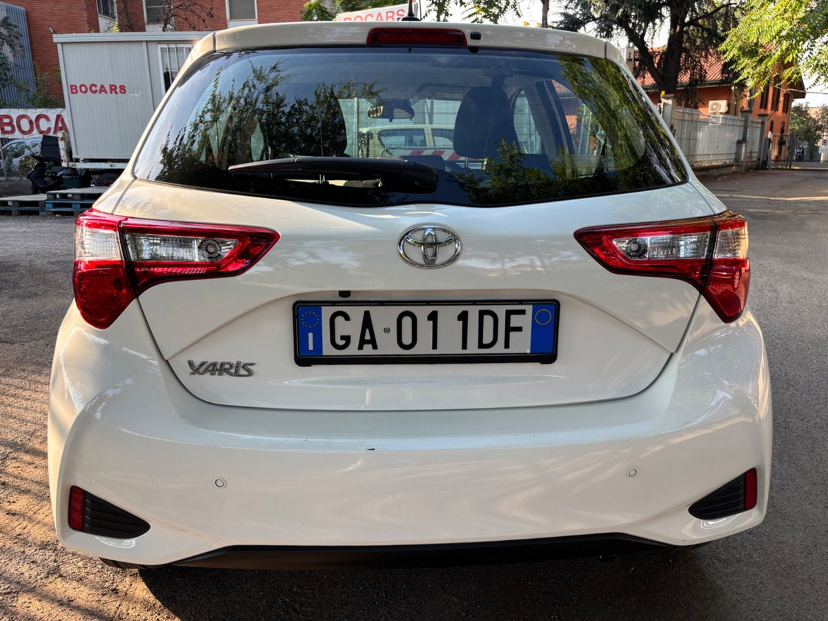 Toyota Yaris 1.0 5 porte Active (6)