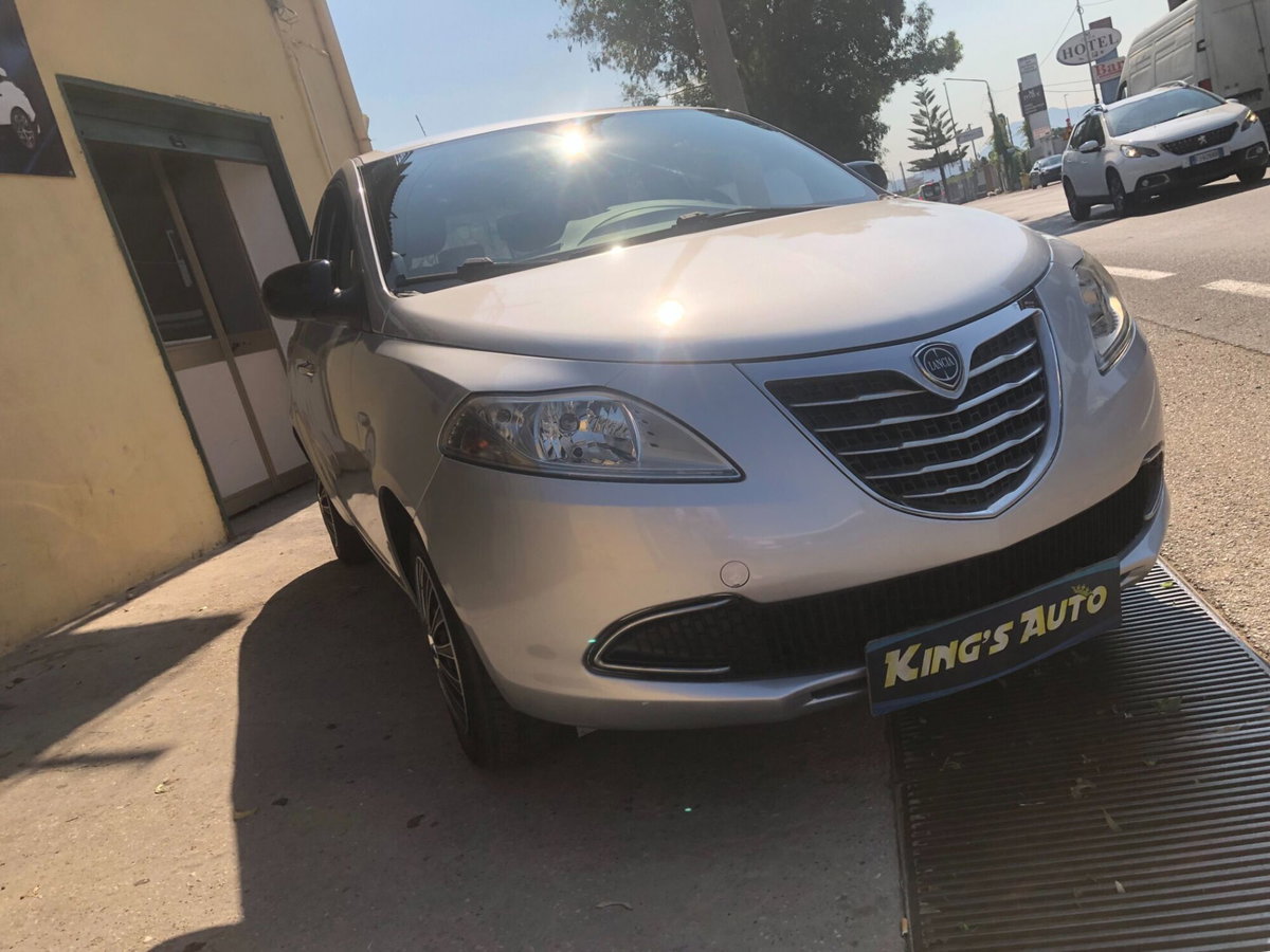 Lancia Ypsilon 1.2 69 CV 5 porte GPL Ecochic Silver (3)