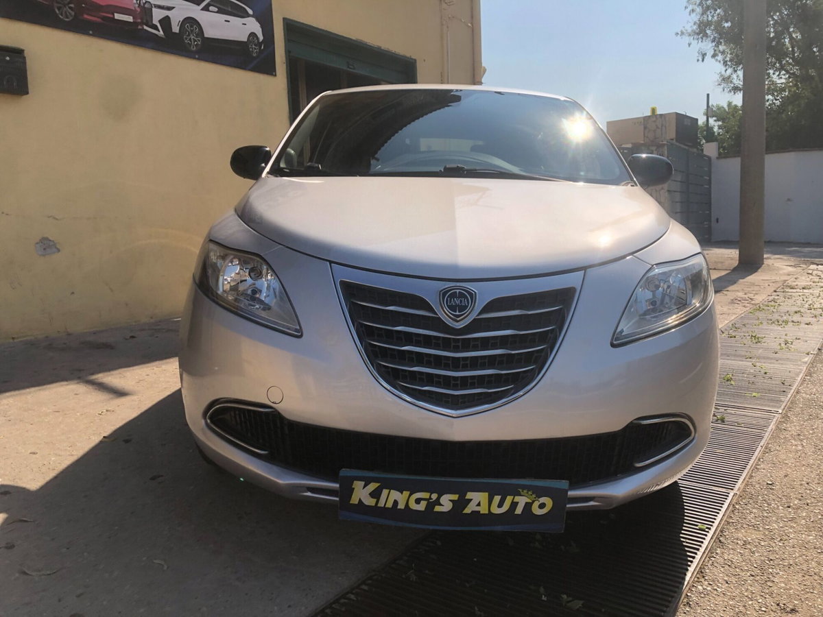 Lancia Ypsilon 1.2 69 CV 5 porte GPL Ecochic Silver (4)