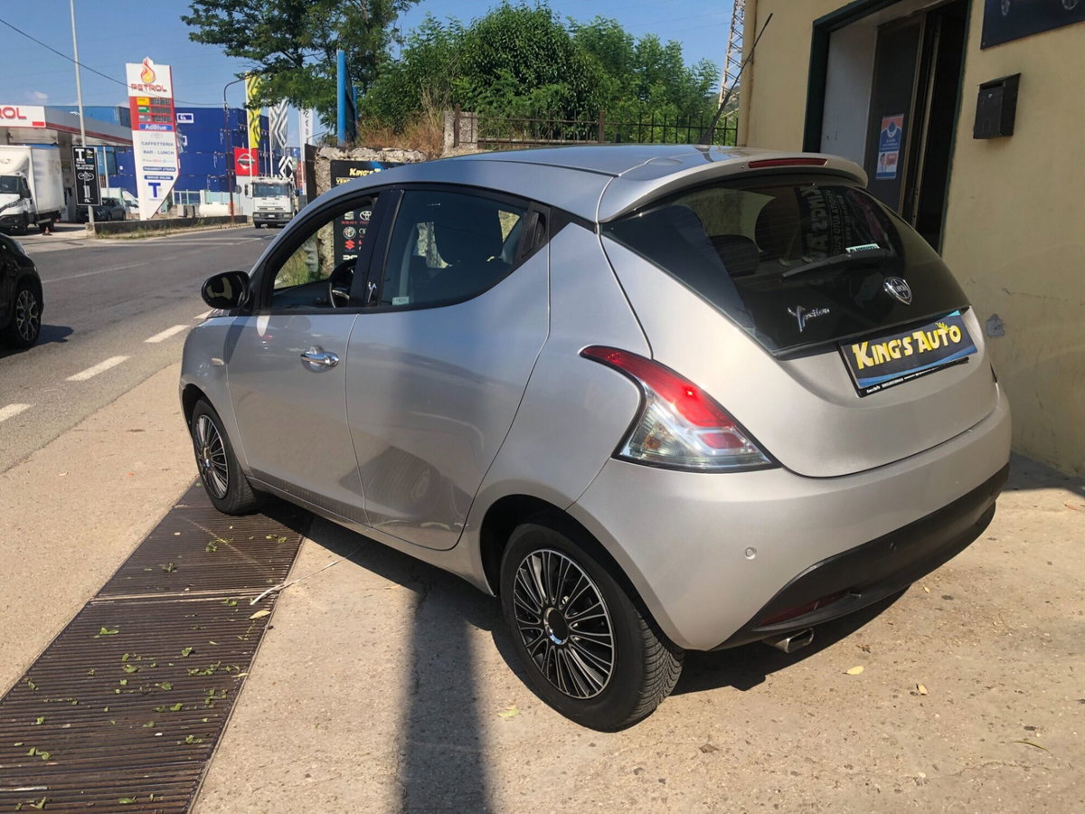 Lancia Ypsilon 1.2 69 CV 5 porte GPL Ecochic Silver (8)
