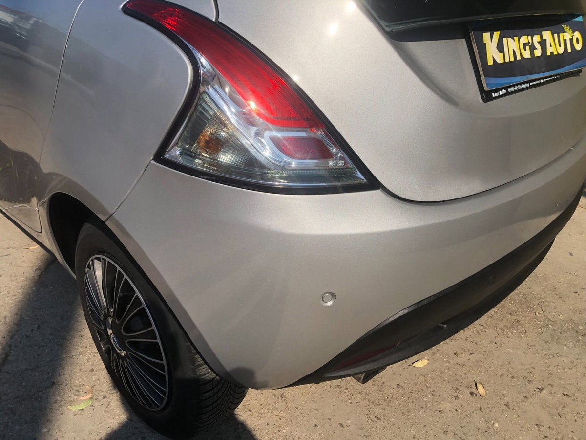 Lancia Ypsilon 1.2 69 CV 5 porte GPL Ecochic Silver (9)