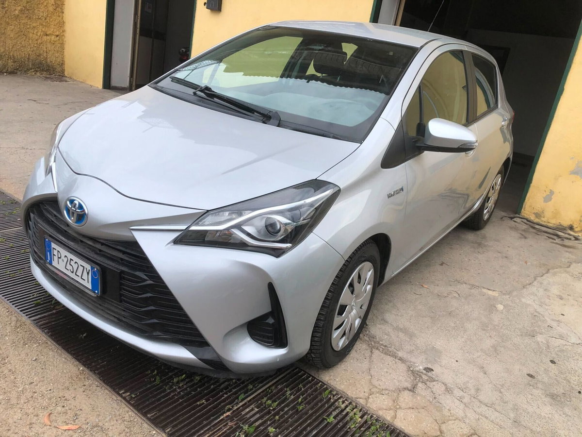 Toyota Yaris 1.5 Hybrid 5 porte Cool