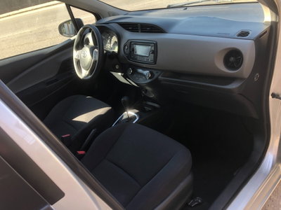 Toyota Yaris 1.5 Hybrid 5 porte Cool (10)