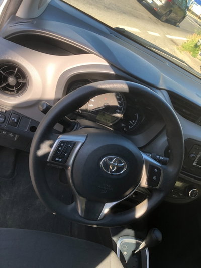 Toyota Yaris 1.5 Hybrid 5 porte Cool (16)