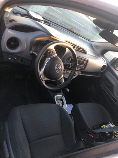 Toyota Yaris 1.5 Hybrid 5 porte Cool (5)