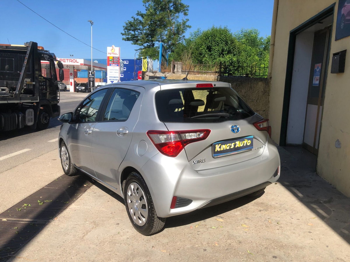 Toyota Yaris 1.5 Hybrid 5 porte Cool (6)