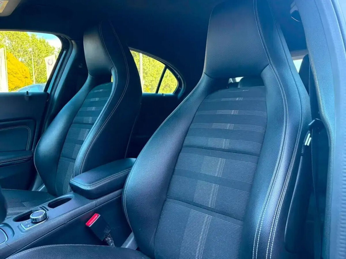 Mercedes-Benz Classe A 180 d Automatic Premium (14)