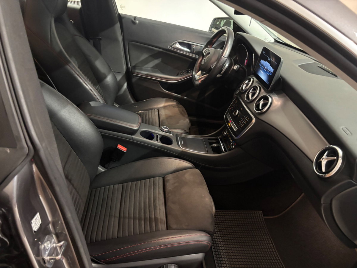 Mercedes-Benz CLA Shooting Brake 200 d Automatic Premium (16)