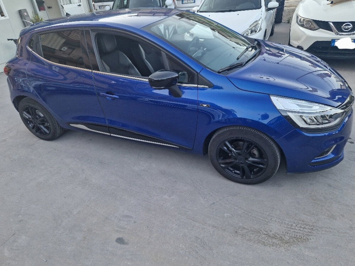 Renault Clio dCi 8V 75 CV 5 porte Moschino Life (2)