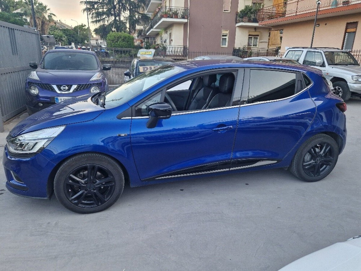 Renault Clio dCi 8V 75 CV 5 porte Moschino Life (3)