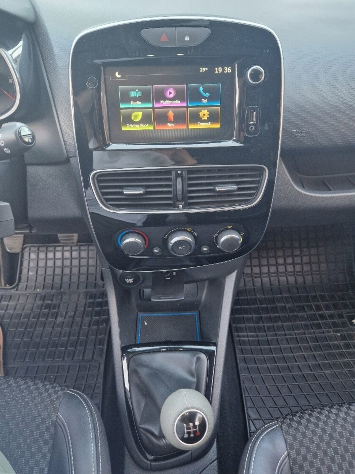 Renault Clio dCi 8V 75 CV 5 porte Moschino Life (9)
