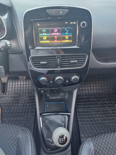 Renault Clio dCi 8V 75 CV 5 porte Moschino Life (9)
