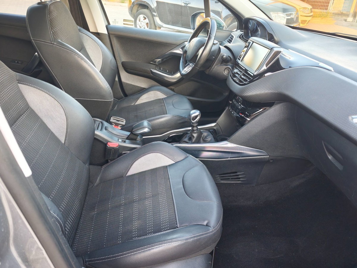 Peugeot 2008 e-HDi 115 CV Stop&Start Allure (10)
