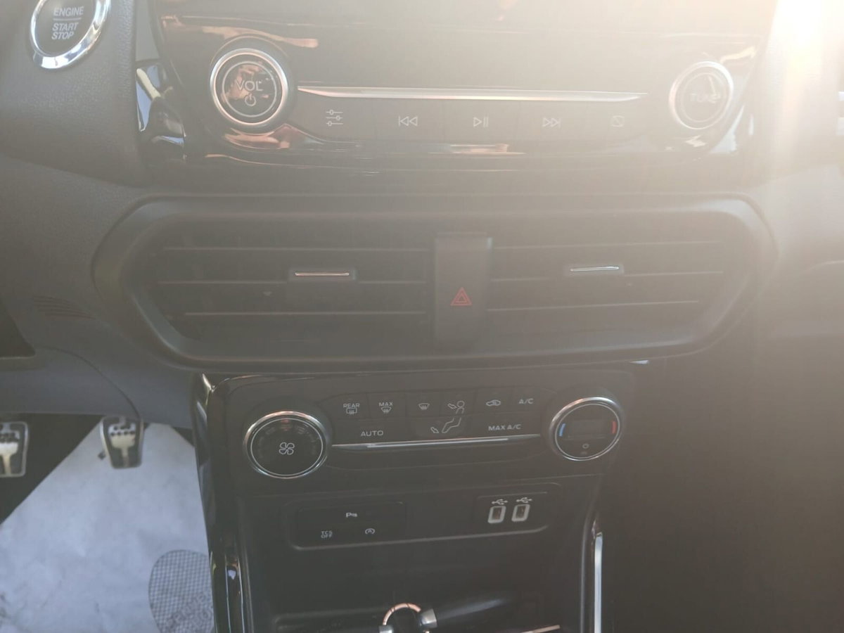 Ford EcoSport 1.0 EcoBoost 100 CV ST-Line (16)
