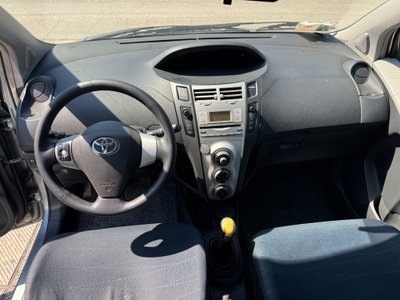 Toyota Yaris 1.D-4D 5 porte (10)
