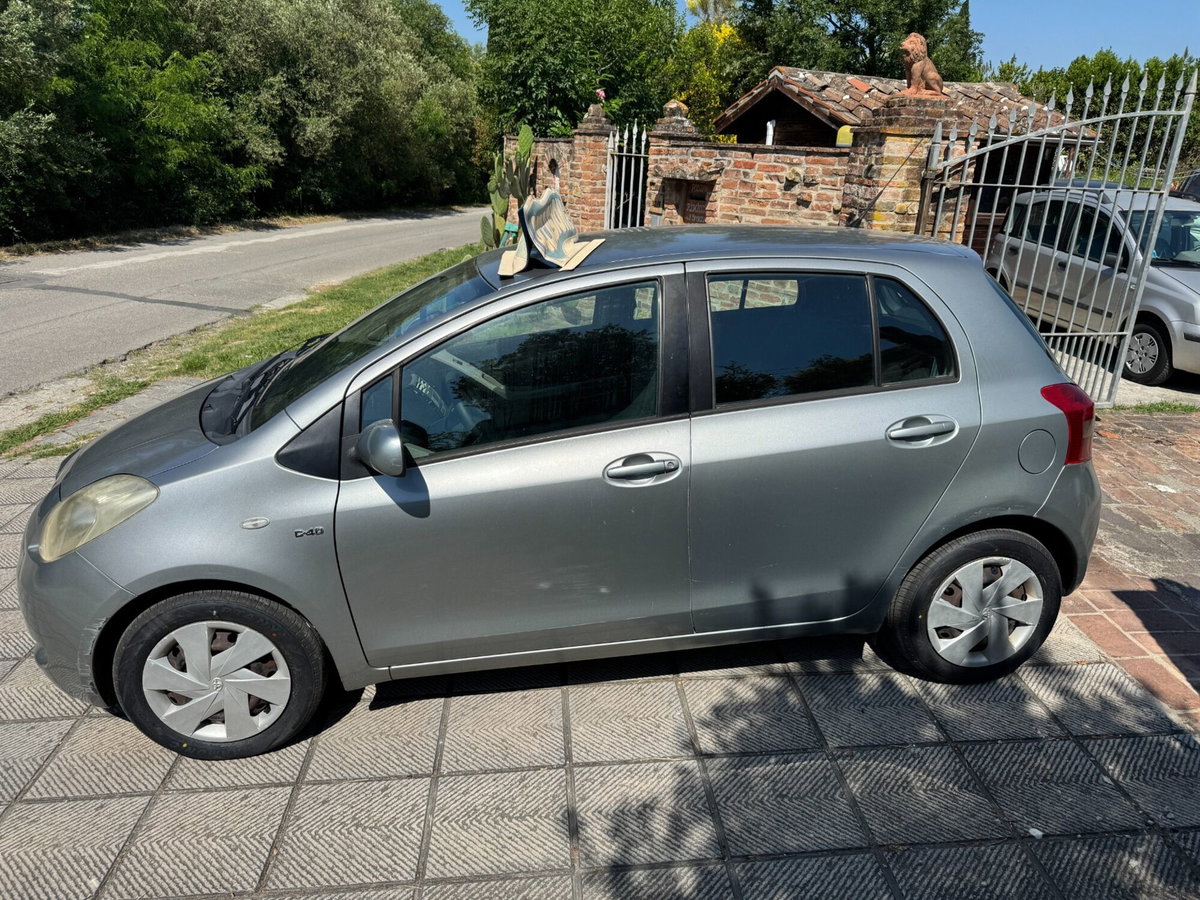 Toyota Yaris 1.D-4D 5 porte (5)