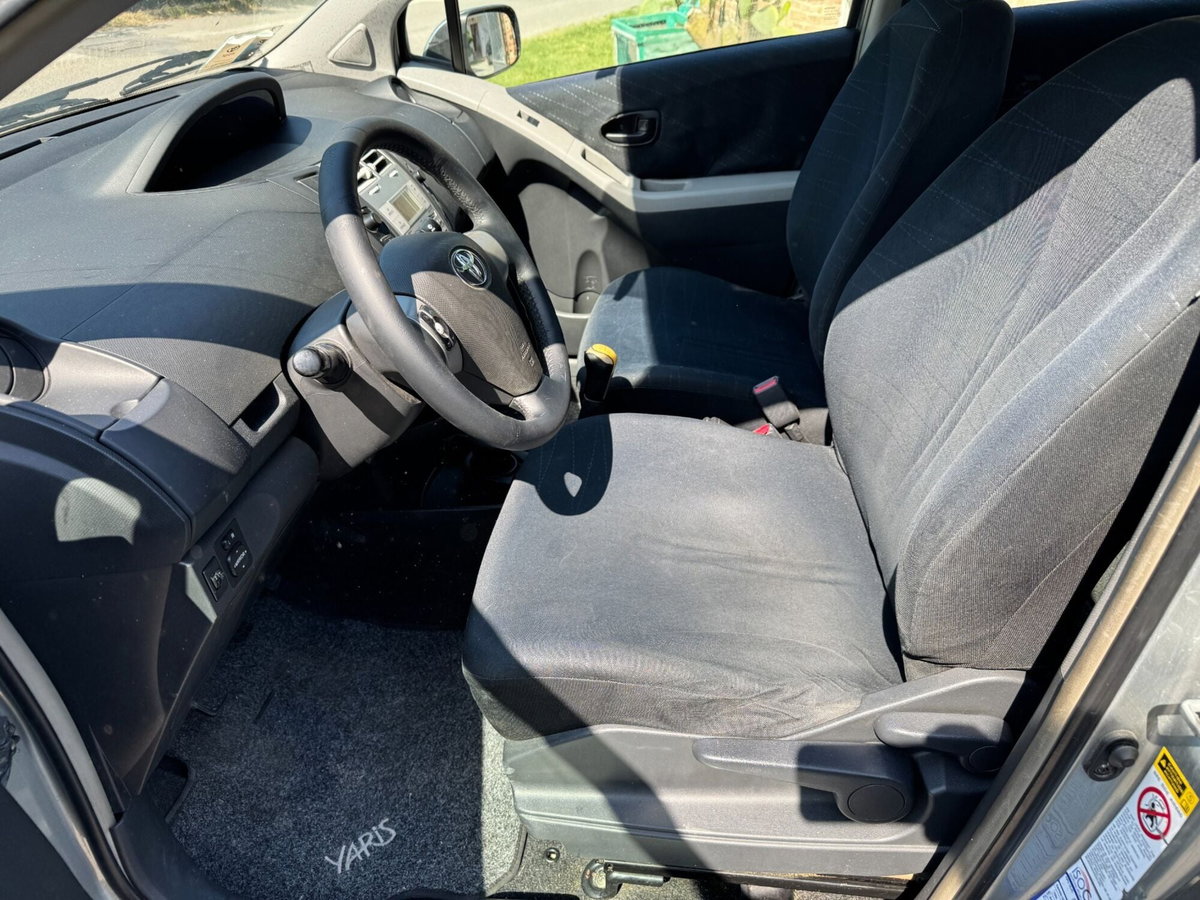 Toyota Yaris 1.D-4D 5 porte (9)