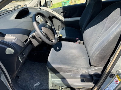 Toyota Yaris 1.D-4D 5 porte (9)
