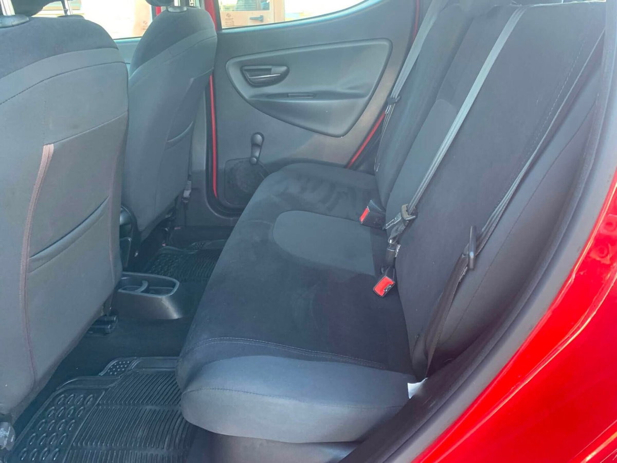 Lancia Ypsilon 1.2 69 CV 5 porte Platinum (10)
