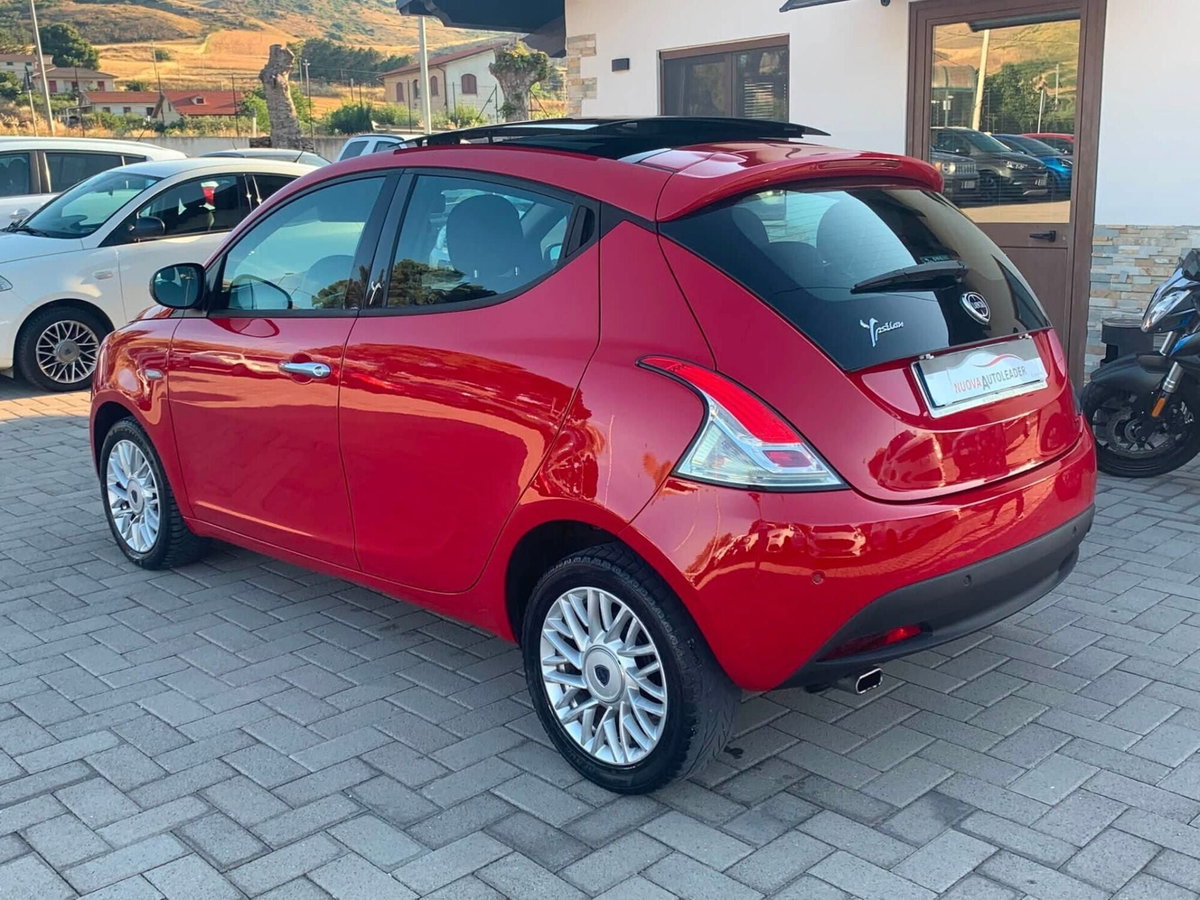 Lancia Ypsilon 1.2 69 CV 5 porte Platinum (3)