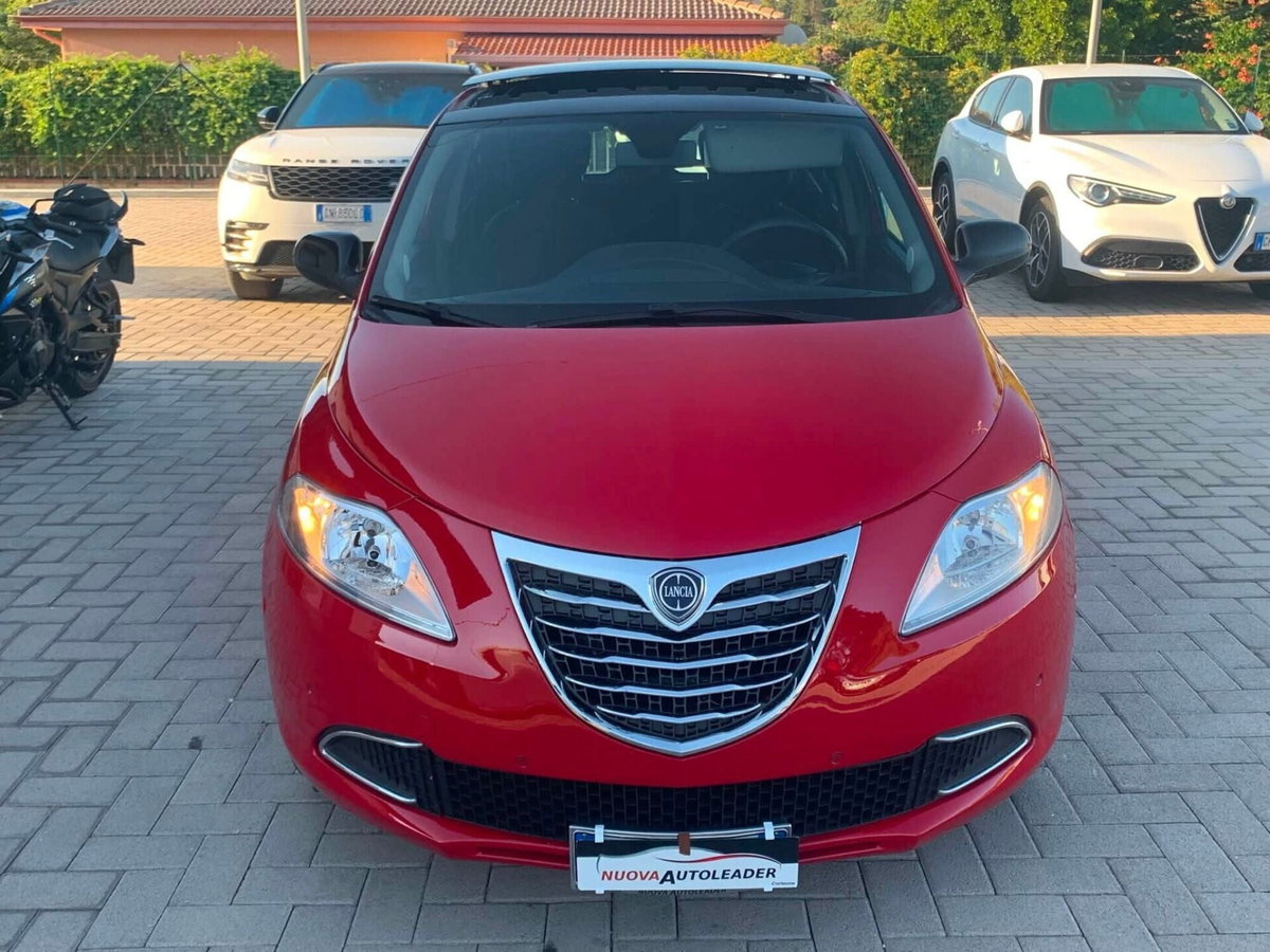 Lancia Ypsilon 1.2 69 CV 5 porte Platinum (6)